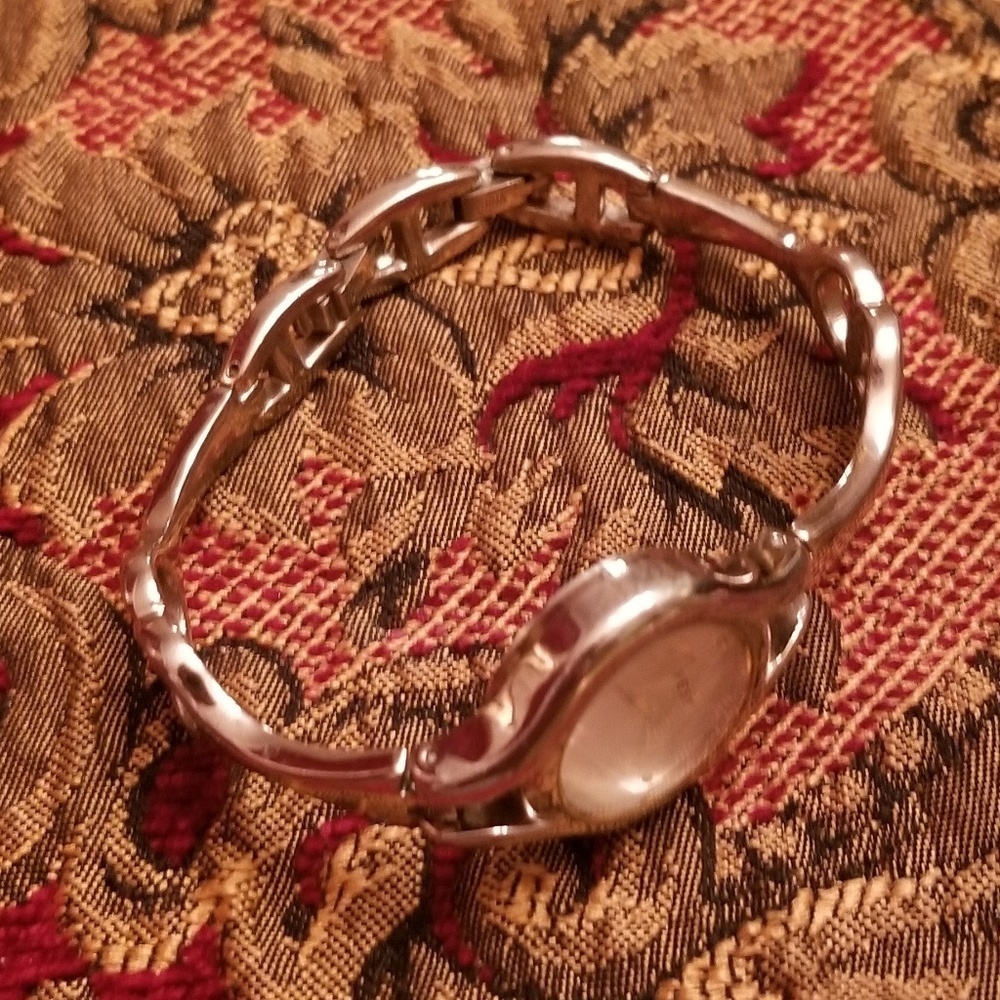 VINTAGE NINE WEST SILVER WATER PROOF LADIES WATCH - Picture 3 of 14